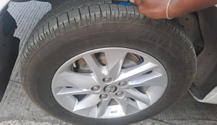 2019 Toyota Innova Crysta 2.8 GX AT 7 STR, Diesel, Automatic, 98,989 km, tyre