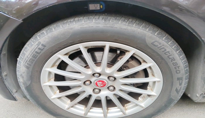 2013 Jaguar XF 2.2 DIESEL LUXURY, Diesel, Automatic, 74,753 km, tyre