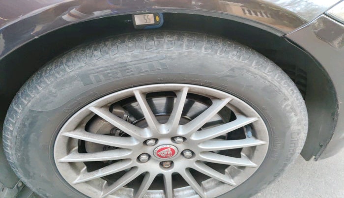 2013 Jaguar XF 2.2 DIESEL LUXURY, Diesel, Automatic, 74,753 km, tyre