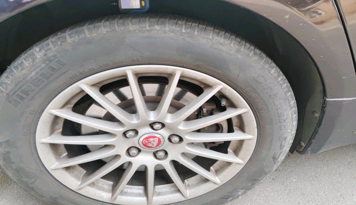 2013 Jaguar XF 2.2 DIESEL LUXURY, Diesel, Automatic, 74,753 km, tyre