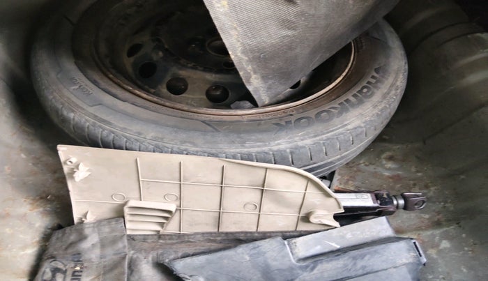 2008 Hyundai Verna VGT CRDI SX ABS, Diesel, Manual, 1,32,043 km, tyre