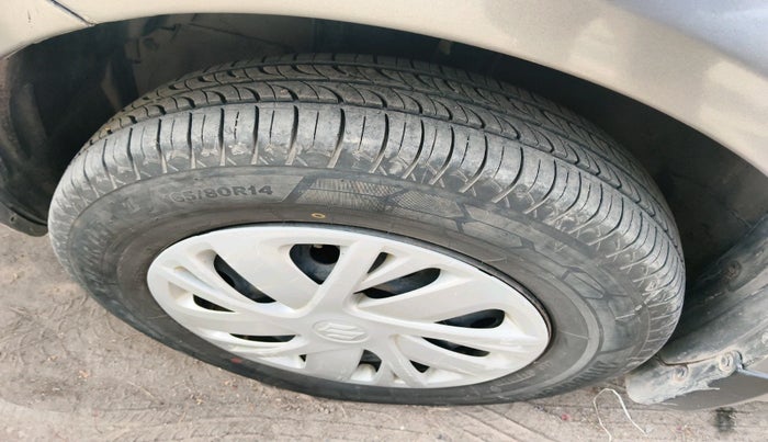 2015 Maruti Swift VXI, Petrol, Manual, 79,246 km, tyre