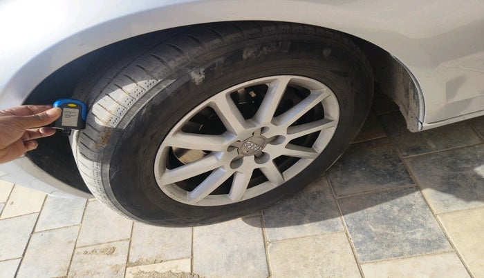 2014 Audi A4 2.0 TDI PREMIUM PLUS, Diesel, Automatic, 98,187 km, tyre