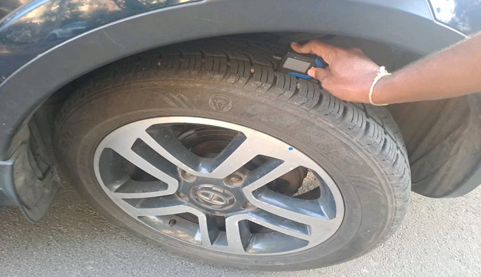 2017 Tata Hexa XTA 4X2 7 STR, Diesel, Automatic, 91,298 km, tyre