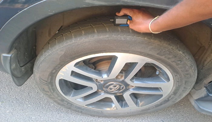 2017 Tata Hexa XTA 4X2 7 STR, Diesel, Automatic, 91,298 km, tyre