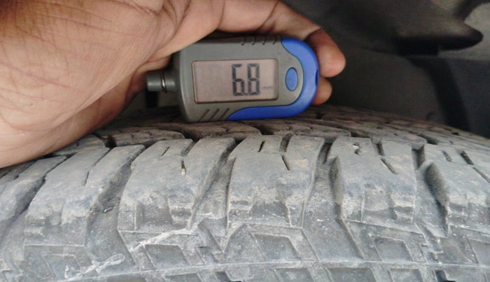 2018 Mahindra TUV300 T10 DUAL TONE, Diesel, Manual, 74,483 km, tyre