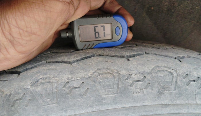 2018 Mahindra TUV300 T10 DUAL TONE, Diesel, Manual, 74,483 km, tyre