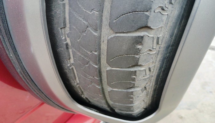 2018 Mahindra TUV300 T10 DUAL TONE, Diesel, Manual, 74,483 km, tyre