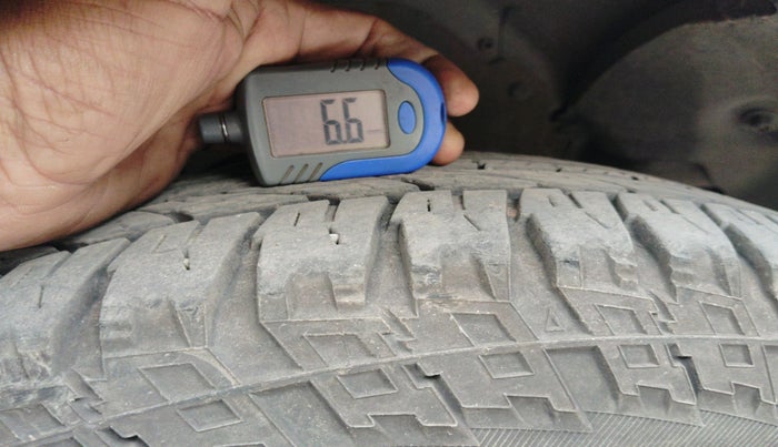 2018 Mahindra TUV300 T10 DUAL TONE, Diesel, Manual, 74,483 km, tyre