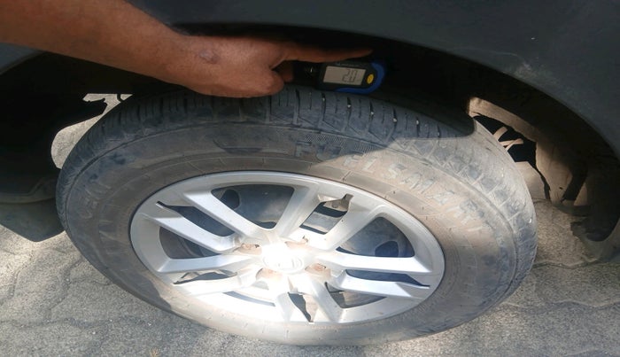 2022 Renault TRIBER RXT AMT, Petrol, Automatic, 35,863 km, tyre