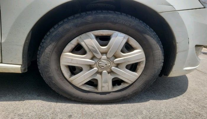 2014 Skoda Rapid AMBITION 1.6 TDI CR MT PLUS, Diesel, Manual, 1,26,022 km, tyre