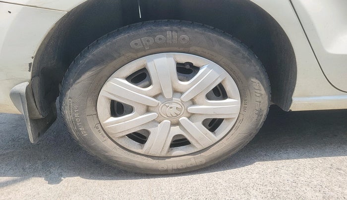 2014 Skoda Rapid AMBITION 1.6 TDI CR MT PLUS, Diesel, Manual, 1,26,022 km, tyre