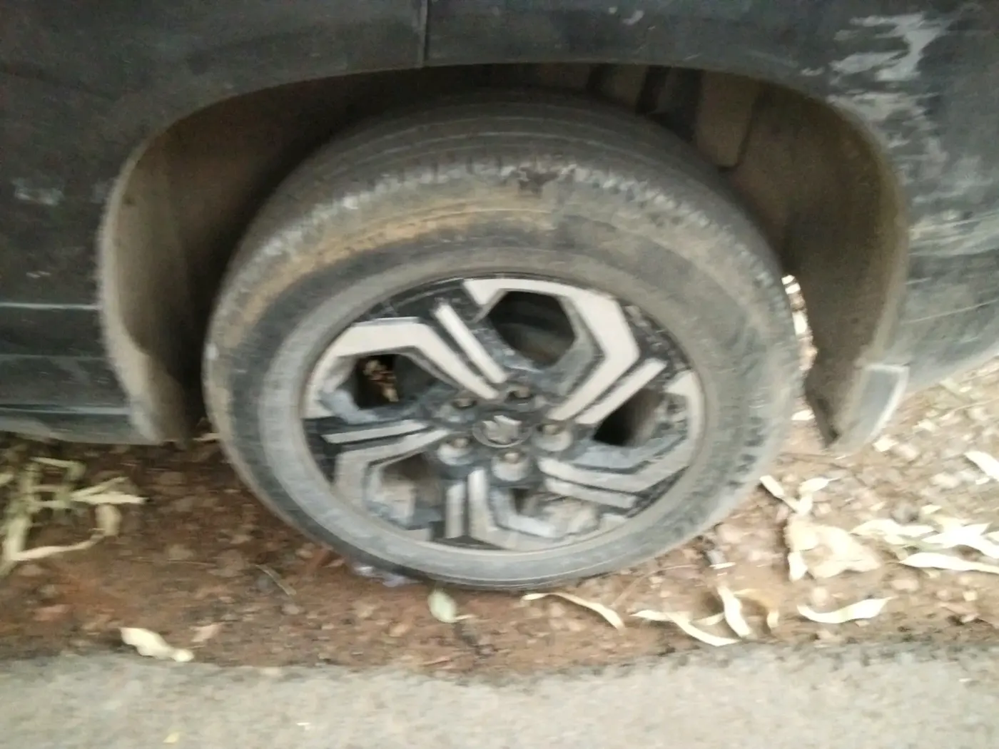 2022 Maruti BREZZA ZXI + SMART HYBRID, Petrol, Manual, 1,07,110 km, tyre