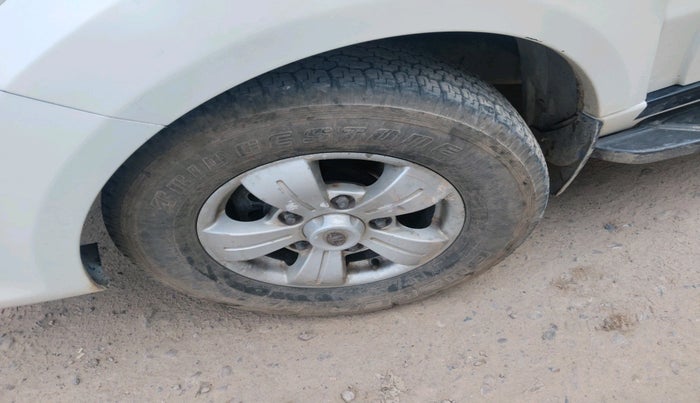 2015 Tata Safari Storme 2.2 VX 4X2, Diesel, Manual, 1,74,764 km, tyre