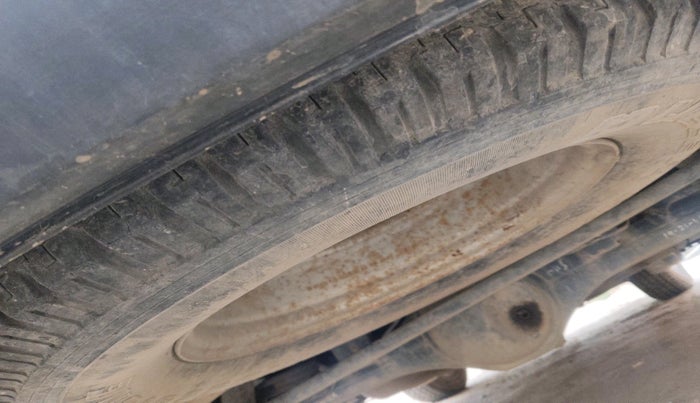 2015 Tata Safari Storme 2.2 VX 4X2, Diesel, Manual, 1,74,764 km, tyre