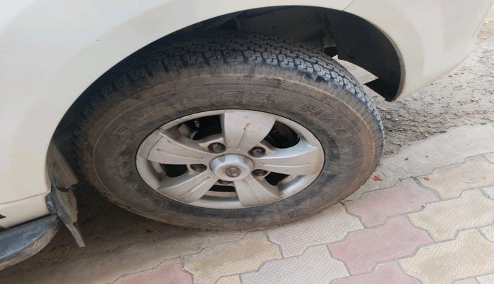 2015 Tata Safari Storme 2.2 VX 4X2, Diesel, Manual, 1,74,764 km, tyre