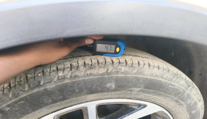 2023 Mahindra XUV300 W8 1.2 PETROL, Petrol, Manual, 21,204 km, tyre