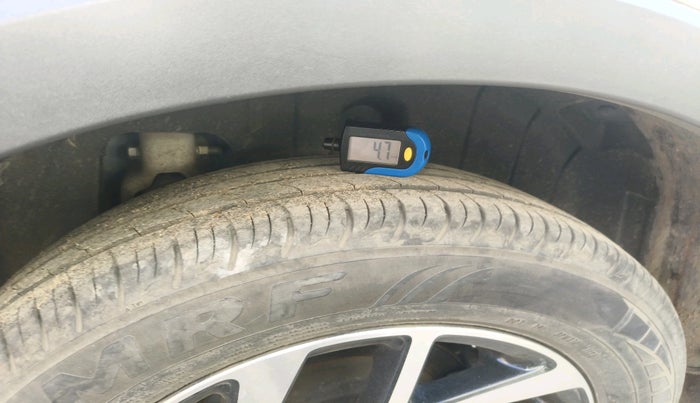 2023 Mahindra XUV300 W8 1.2 PETROL, Petrol, Manual, 21,204 km, tyre