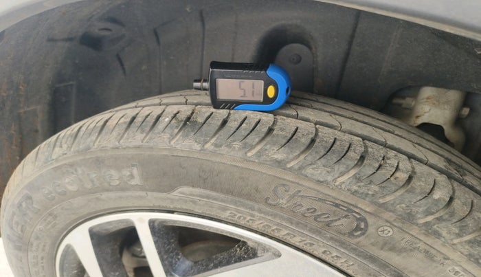 2023 Mahindra XUV300 W8 1.2 PETROL, Petrol, Manual, 21,204 km, tyre