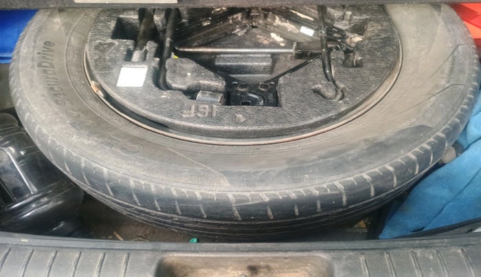 2017 Hyundai Creta E PLUS 1.6 PETROL, Petrol, Manual, 80,275 km, tyre