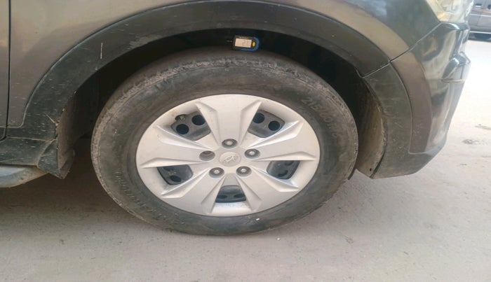 2017 Hyundai Creta E PLUS 1.6 PETROL, Petrol, Manual, 80,275 km, tyre