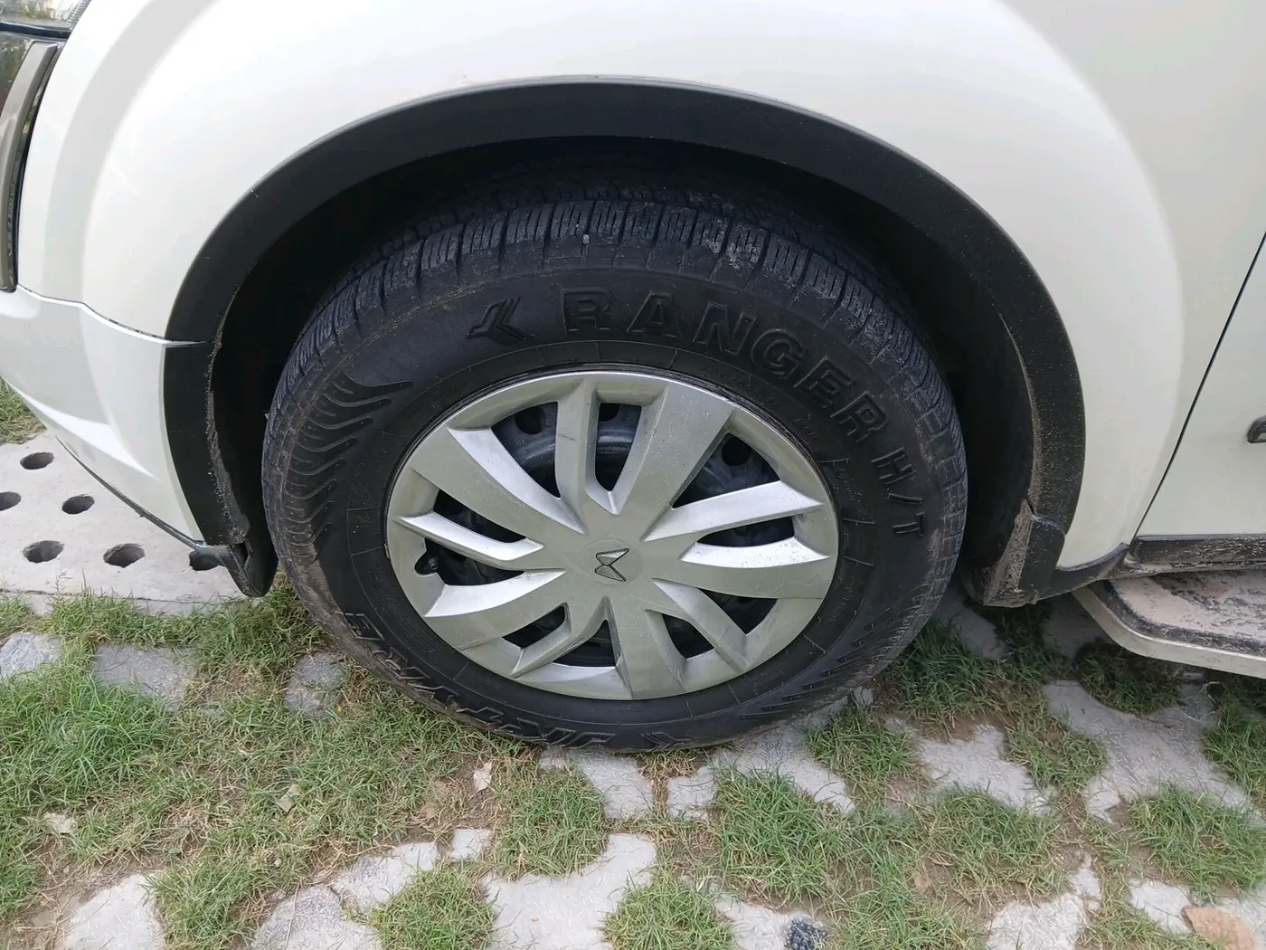 2019 Mahindra XUV500 W7 AT, Diesel, Automatic, 81,830 km, tyre