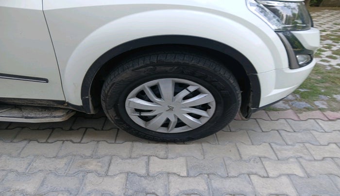 2019 Mahindra XUV500 W7 AT, Diesel, Automatic, 81,830 km, tyre