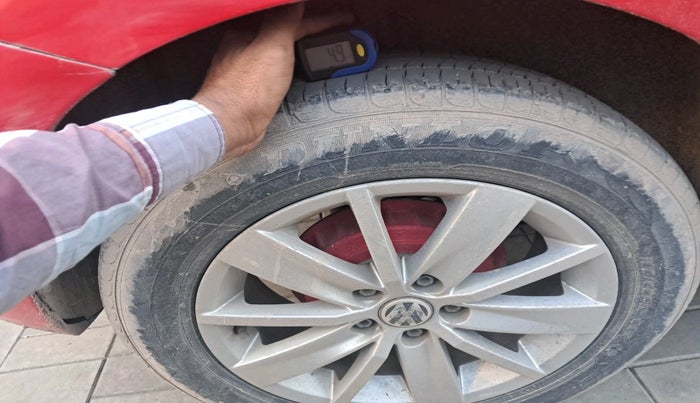 2014 Volkswagen Polo HIGHLINE1.5L, Diesel, Manual, 1,13,385 km, tyre