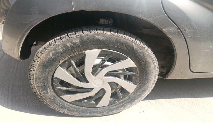 2019 Datsun Redi Go A, CNG, Manual, 32,464 km, tyre