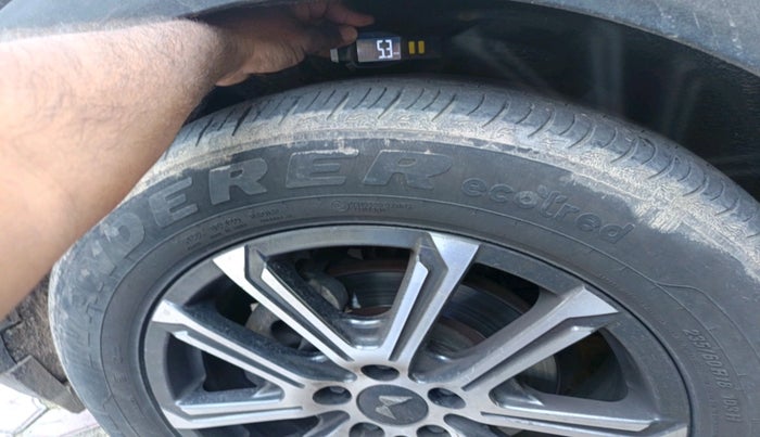 2023 Mahindra XUV700 AX 7 LUXURY D AWD AT 7 STR, Diesel, Automatic, 53,446 km, tyre