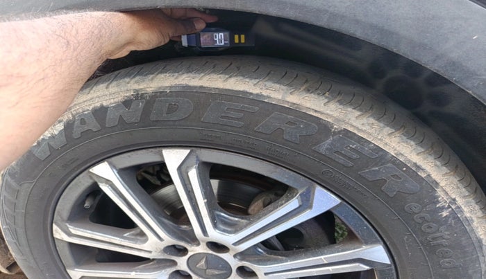 2023 Mahindra XUV700 AX 7 LUXURY D AWD AT 7 STR, Diesel, Automatic, 53,446 km, tyre