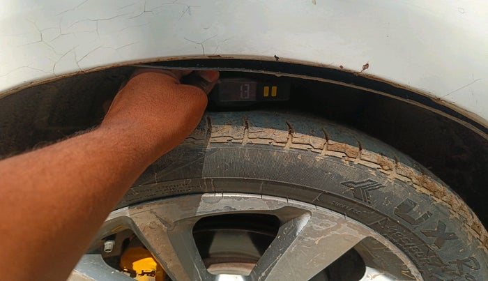 2015 Hyundai Elite i20 ASTA 1.4 CRDI, Diesel, Manual, 1,38,464 km, tyre