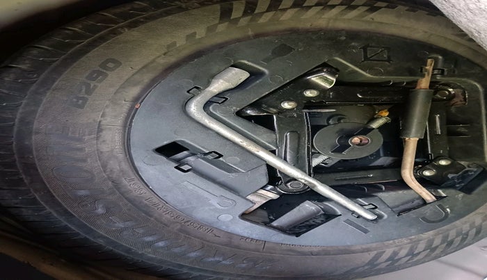 2016 Mahindra Kuv100 K6 PLUS 6 STR, Petrol, Manual, 43,236 km, tyre