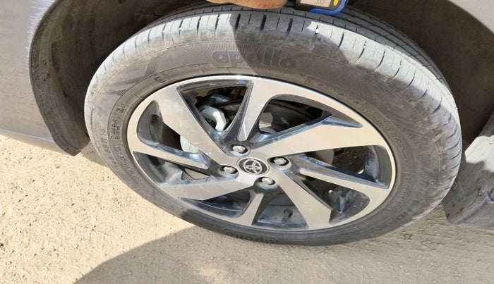 2024 Toyota Glanza V AMT, Petrol, Automatic, 25,049 km, tyre