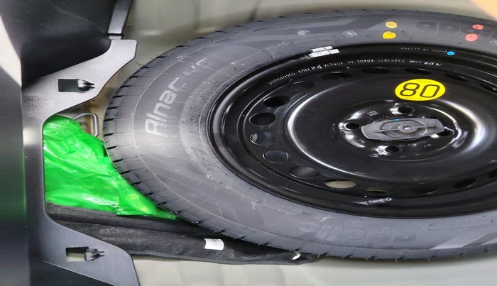 2024 Toyota Glanza V AMT, Petrol, Automatic, 25,049 km, tyre