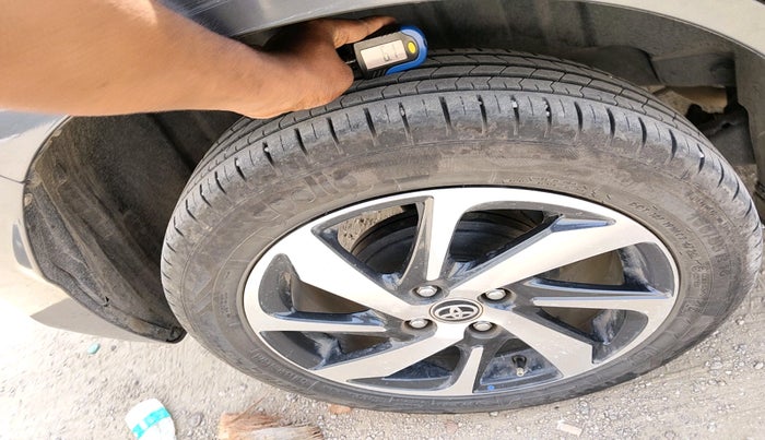 2024 Toyota Glanza V AMT, Petrol, Automatic, 25,049 km, tyre