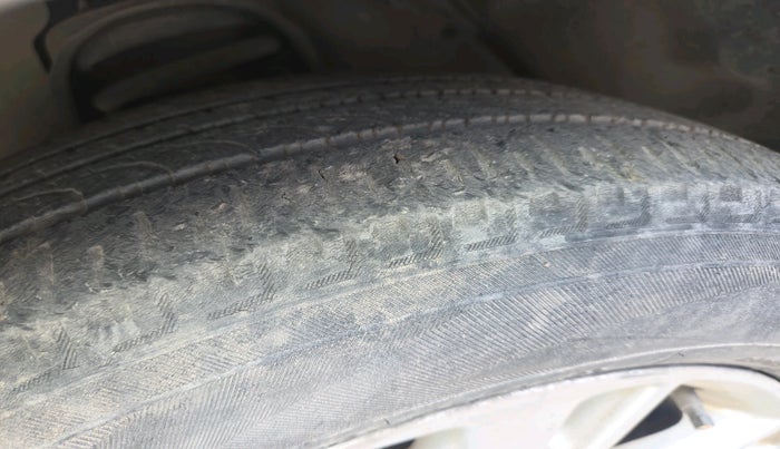 2016 Toyota Innova Crysta 2.8 ZX AT 7 STR, Diesel, Automatic, 1,95,833 km, tyre