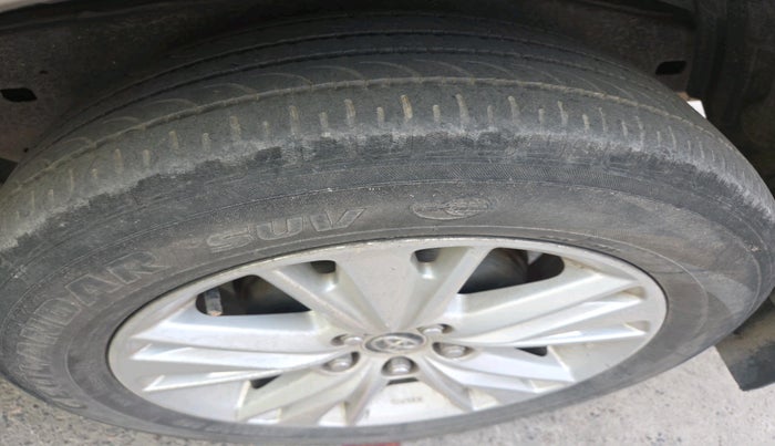 2016 Toyota Innova Crysta 2.8 ZX AT 7 STR, Diesel, Automatic, 1,95,833 km, tyre