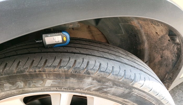 2020 Mahindra XUV300 W8 1.2 PETROL, Petrol, Manual, 46,127 km, tyre