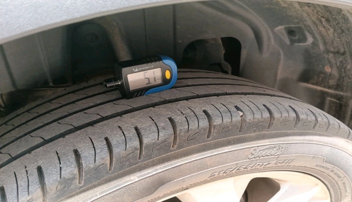 2020 Mahindra XUV300 W8 1.2 PETROL, Petrol, Manual, 46,127 km, tyre