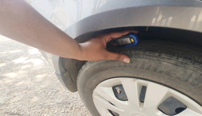 2014 Maruti Swift Dzire VXI, Petrol, Manual, 1,35,041 km, tyre