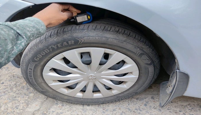 2011 Toyota Etios G, Petrol, Manual, 96,640 km, tyre