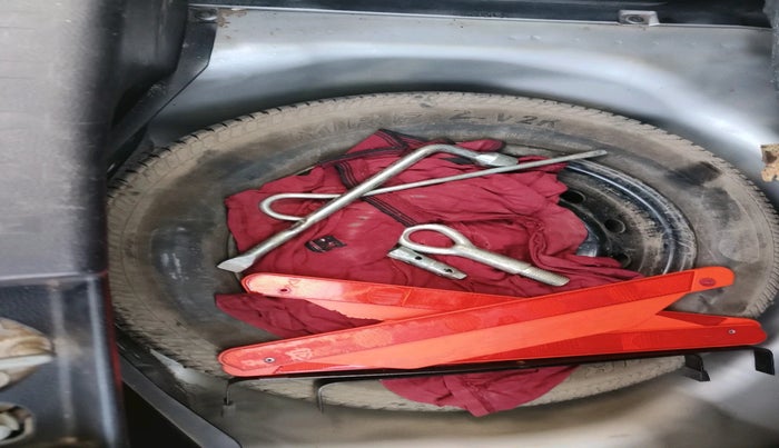 2012 Maruti Swift VXI, Petrol, Manual, 24,979 km, tyre