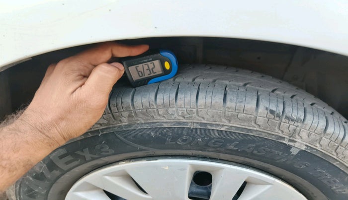 2012 Maruti Swift VXI, Petrol, Manual, 24,979 km, tyre