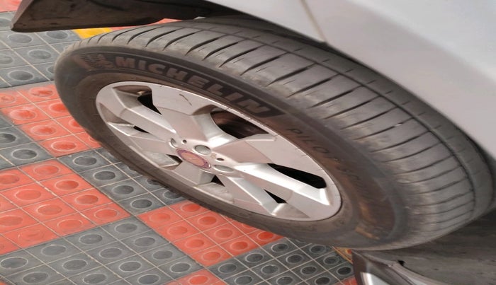 2016 Mercedes Benz GLE 250 D4 MATIC, Diesel, Automatic, 1,26,064 km, tyre