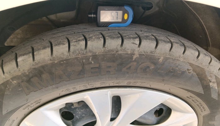 2022 Maruti Swift VXI, CNG, Manual, 95,242 km, tyre