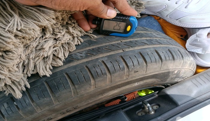 2022 Maruti Swift VXI, CNG, Manual, 95,242 km, tyre