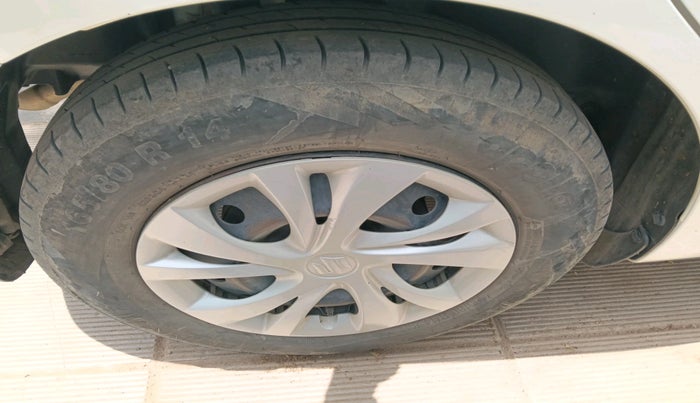 2022 Maruti Swift VXI, CNG, Manual, 95,242 km, tyre