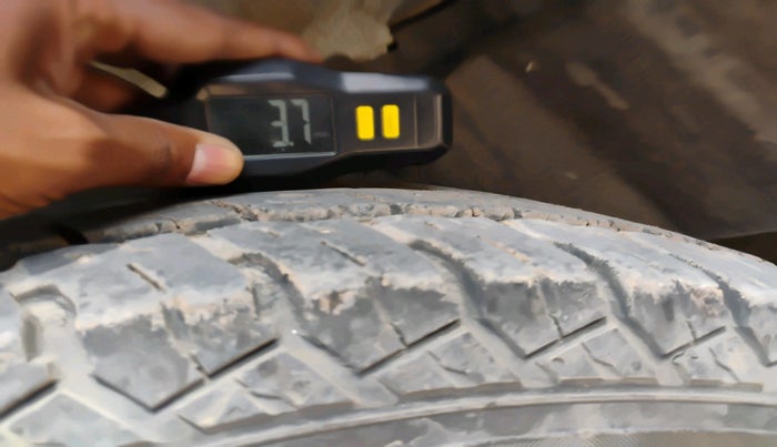 2012 Mahindra Scorpio EX M2DI, Diesel, Manual, 2,10,602 km, tyre