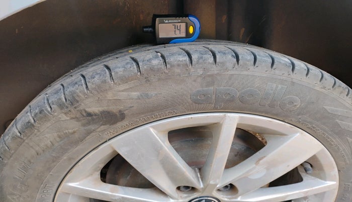 2010 Volkswagen Vento TRENDLINE 1.6, Petrol, Manual, 85,372 km, tyre